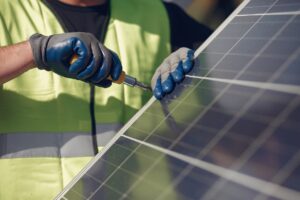 solar panel, installation, worker-7518786.jpg